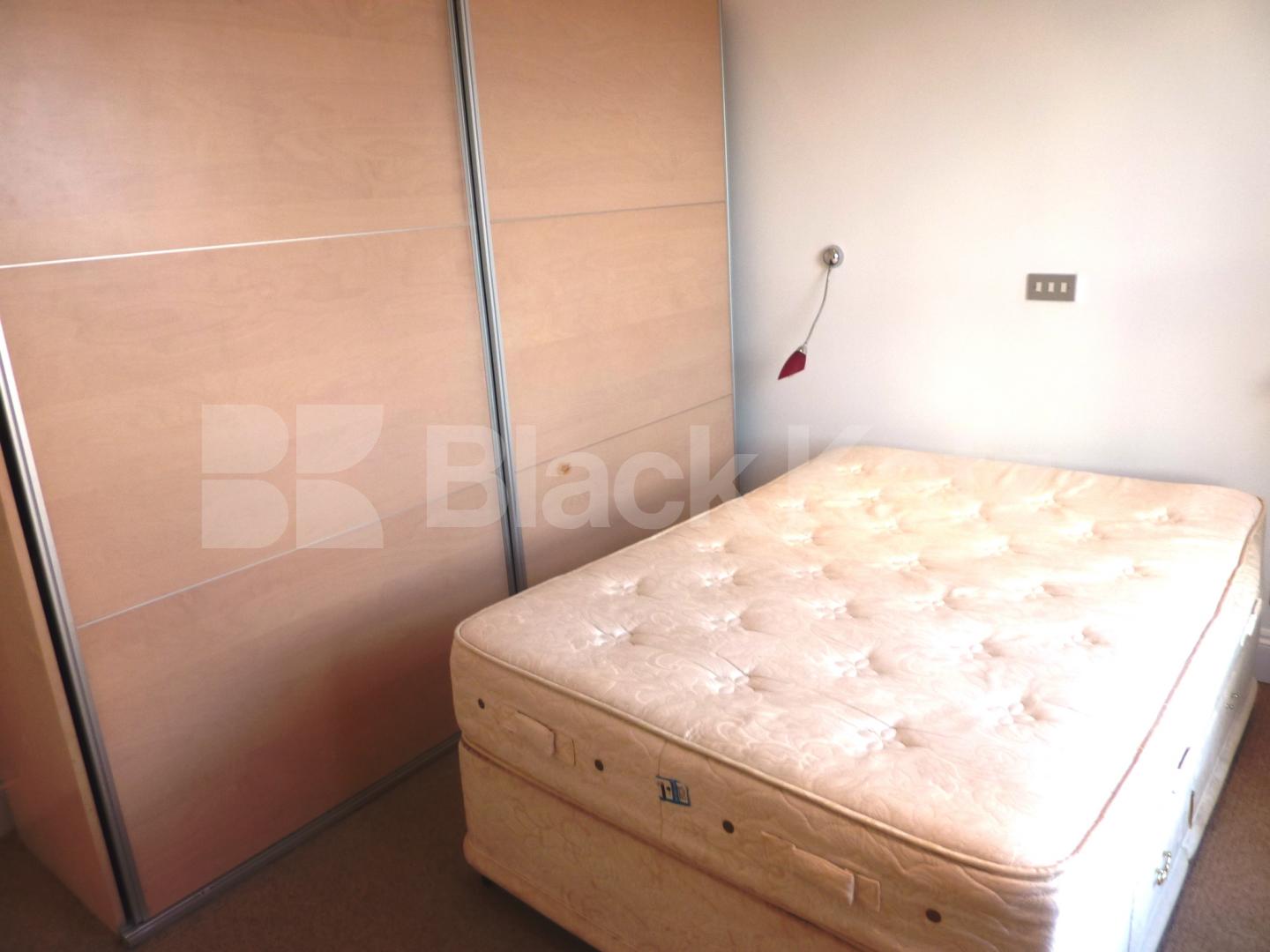 			MODERN ONE BED WITH ROOF TERRACE!, 1 Bedroom, 1 bath, 1 reception Flat			 Tollington Way, HOLLOWAY